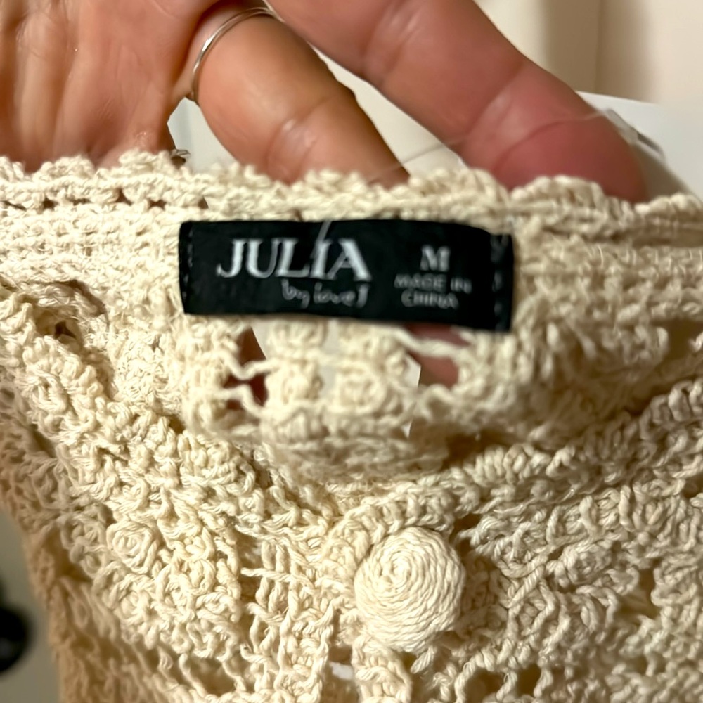 Julia - Picture 5 of 7